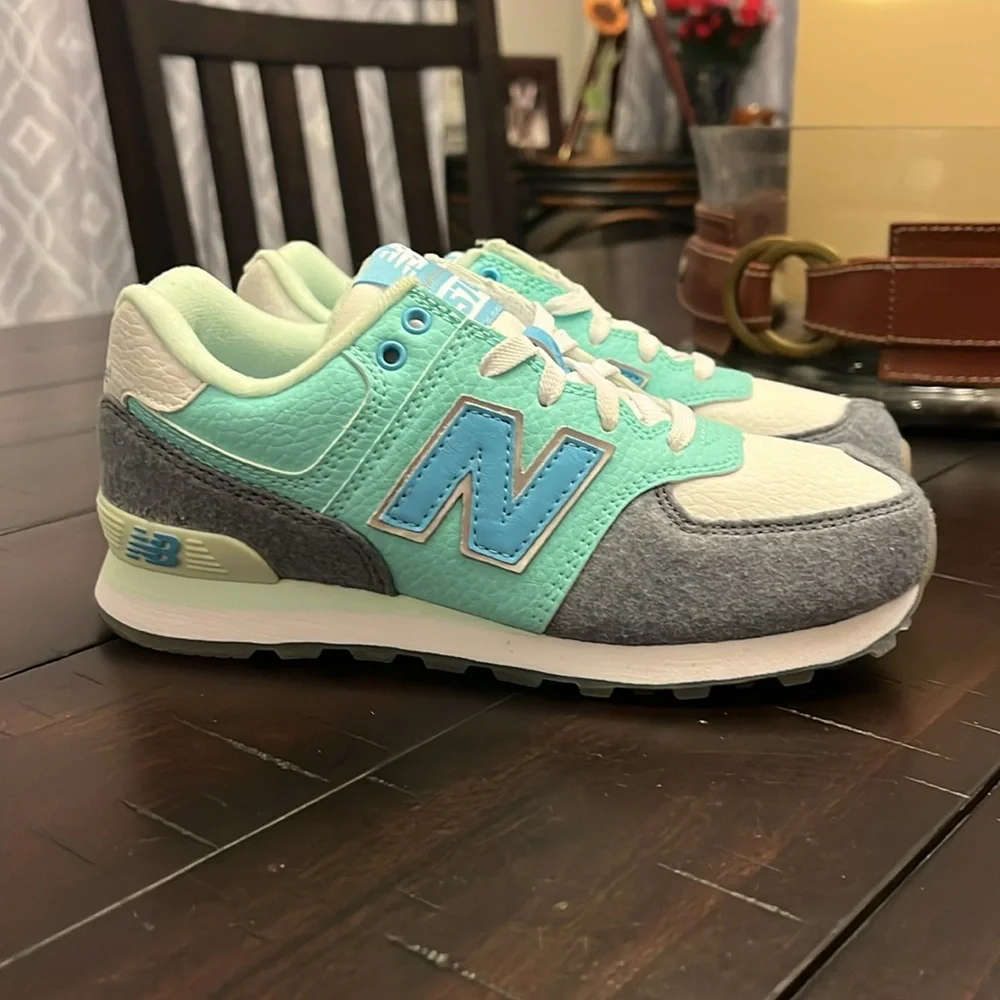 New Balance 574 KL574FYP Frozen Shoes Sneakers new Youth Girls Size 13
